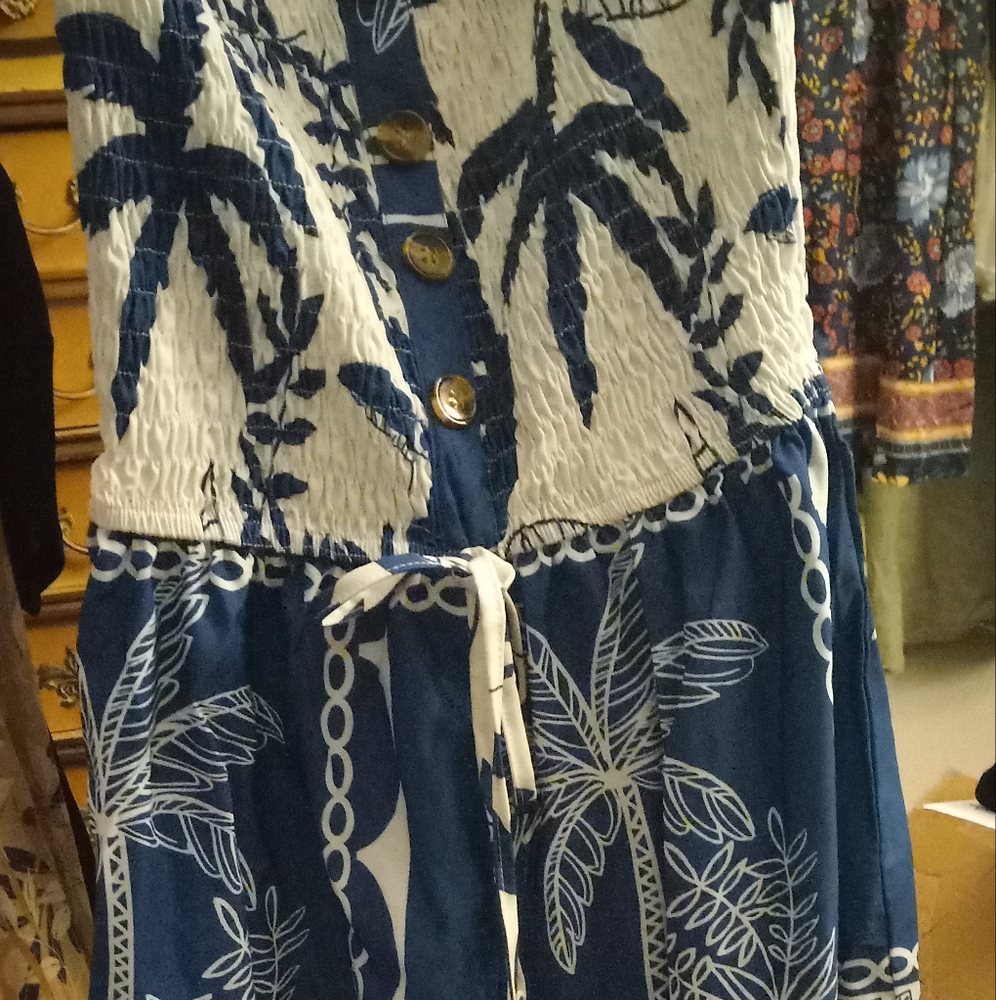 new,blue&white tropical   print romper size mborder print does not match in back